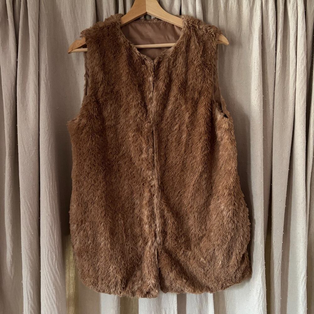 Betsey Johnson Faux Fur Vest M Brown Tan Open Front Lined Satin Soft Cozy Boho - Picture 2 of 6